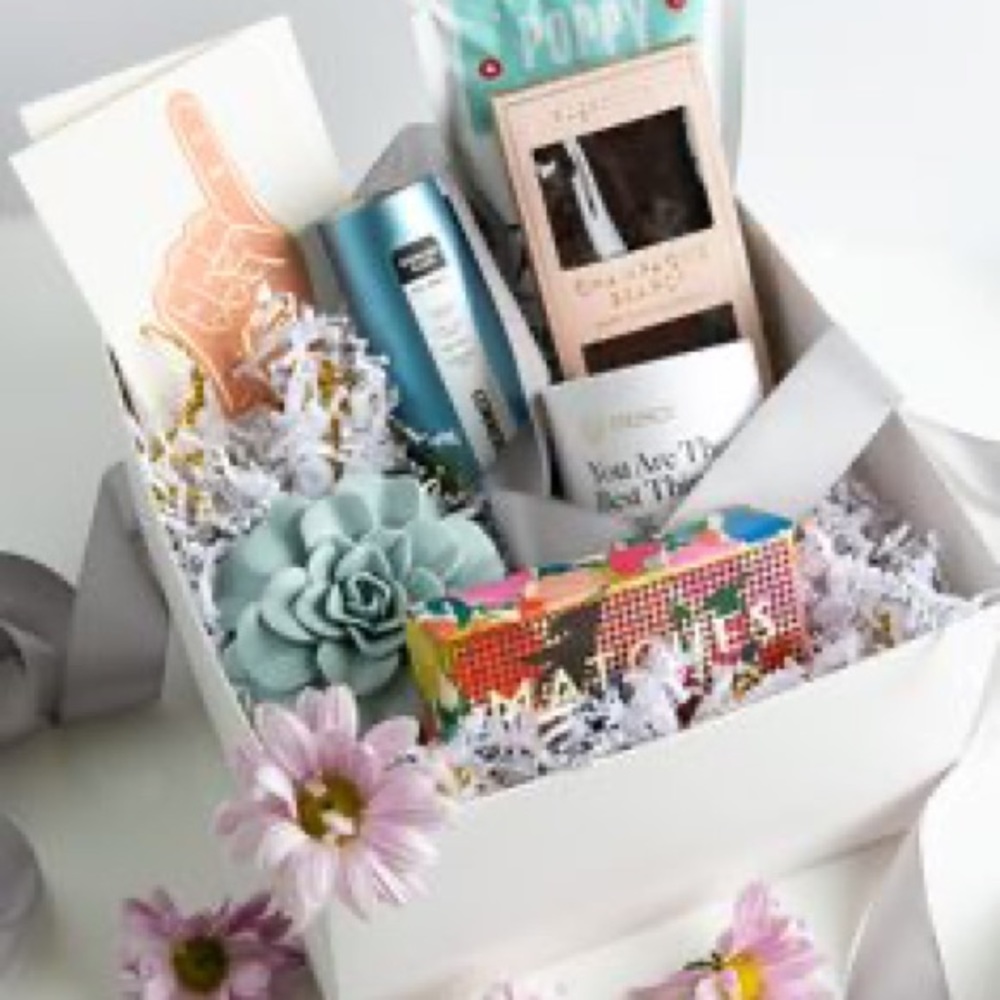 Beauty/Skin care mystery box - Picture 4 of 11